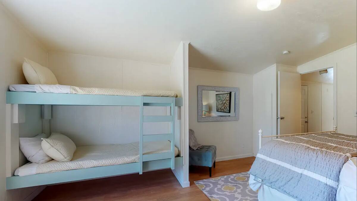 Bedroom 2 with Queen and bunk beds - 2365 Washington St