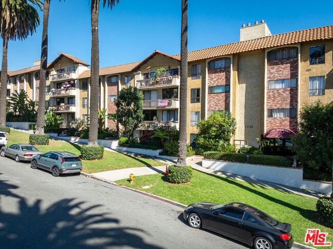 Primary Photo - 1730 Camino Palmero St