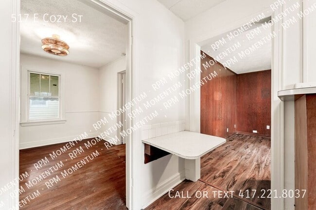 Building Photo - 517 E Cozy St