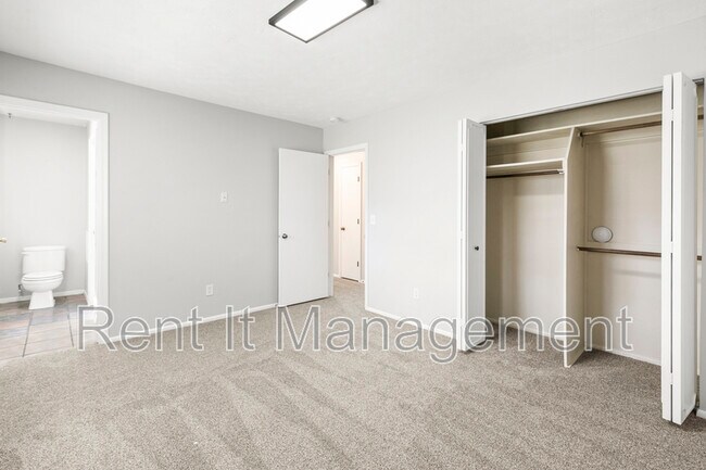 Building Photo - 12865 Valley St