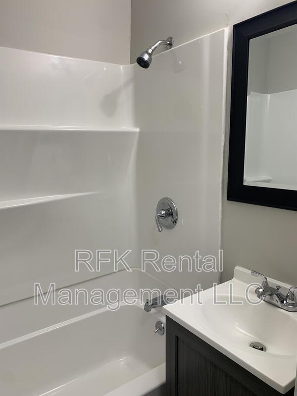 Building Photo - 1460 W 32nd St