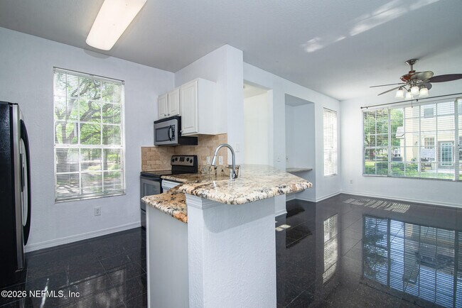 Building Photo - 13703 Richmond Park Dr N
