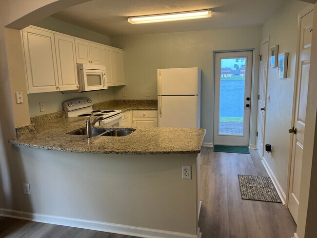 Building Photo - 975 Luminary Cir