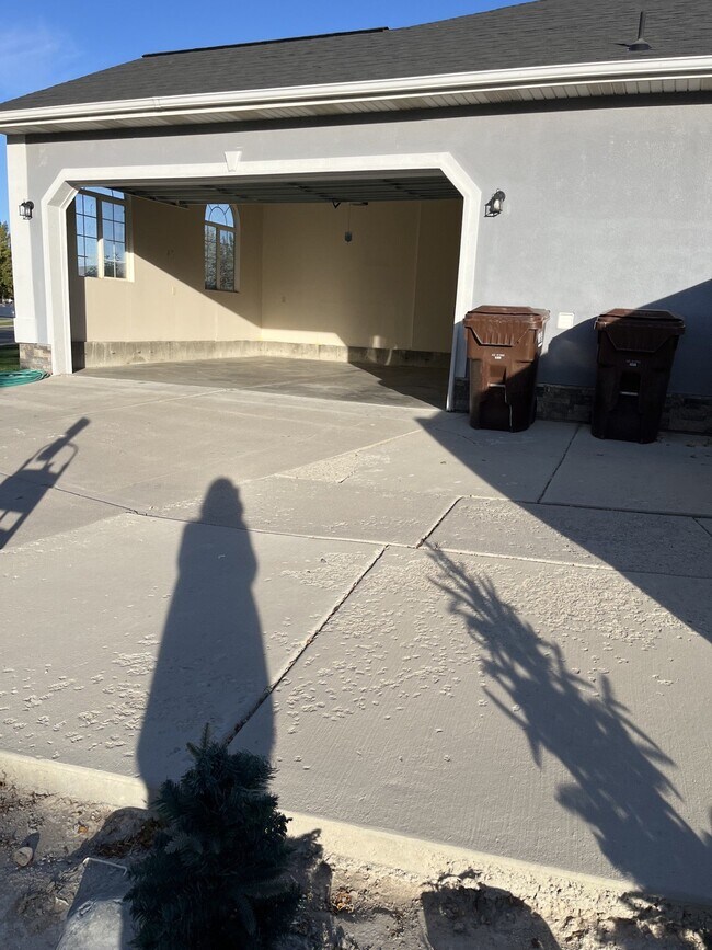 Building Photo - 1517 Falcon Ln