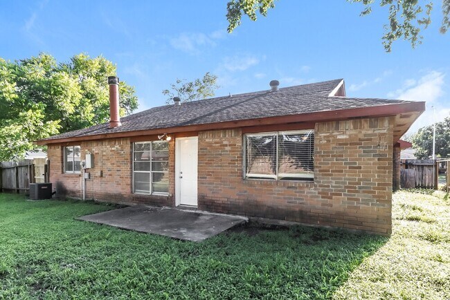 Building Photo - 10111 King Ranch Ln