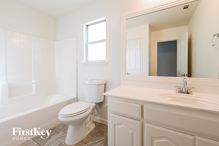 Building Photo - 8606 Granville Dr