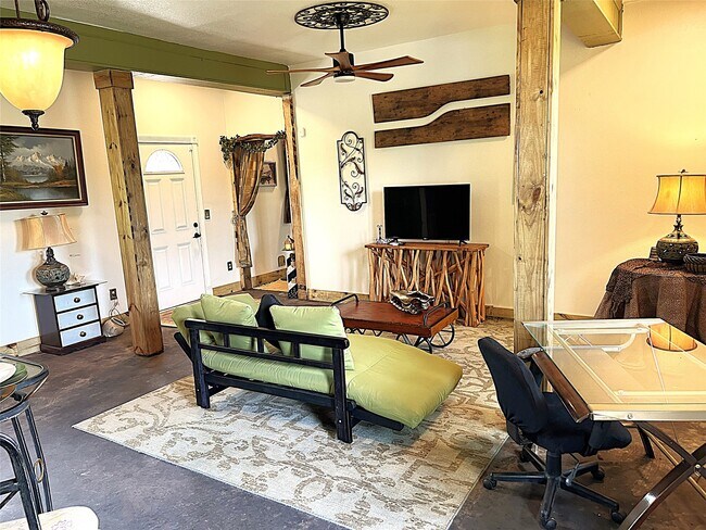 Building Photo - 2503 River Crest