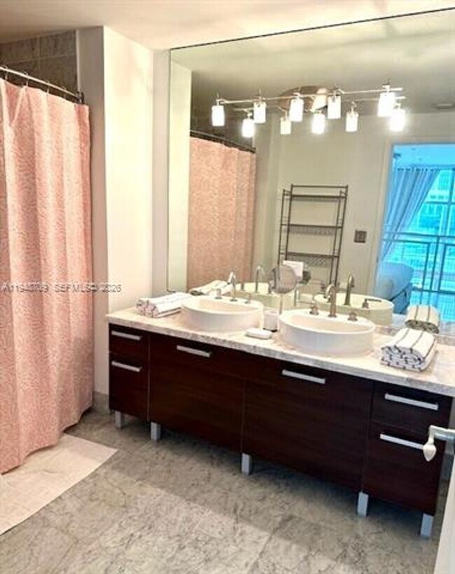 Building Photo - 253 NE 2nd St