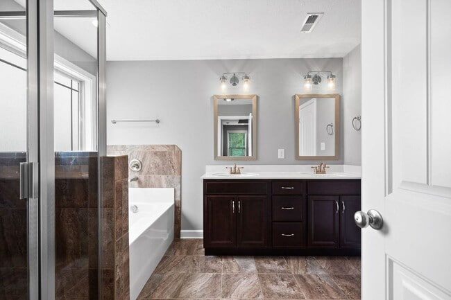 Building Photo - Gorgeous Single-Family with a Bonus Room & Large Fenced Backyard!