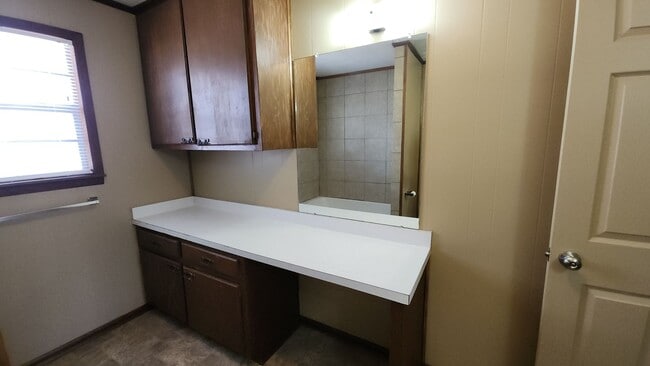 Building Photo - 605 N Front St