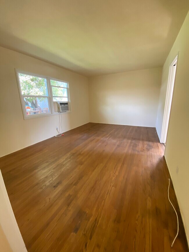 Building Photo - 428 E San Jose Ave
