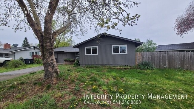 Building Photo - 1321 Vista Dr