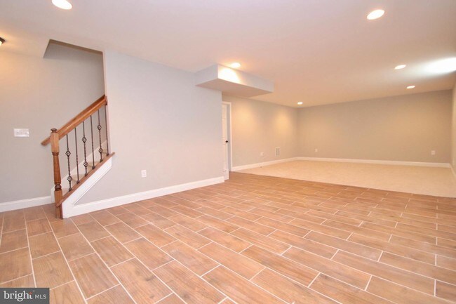 Building Photo - 601 Lexington Mews