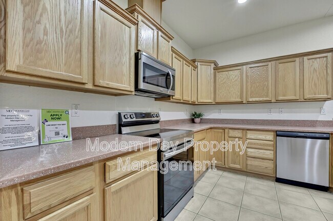 Building Photo - 12052 Jade Ave