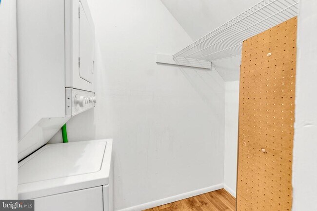 Building Photo - 1294 Cooper St