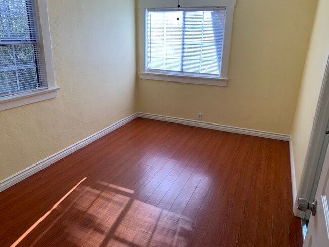 bedroom - 553 Lincoln Ave
