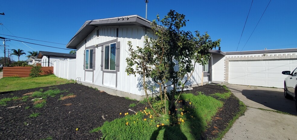 Building Photo - 3822 Conrad Ave