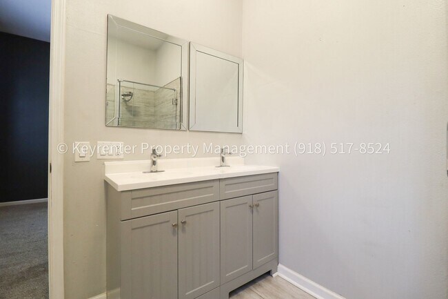 Building Photo - 1324 N Cheyenne Ave