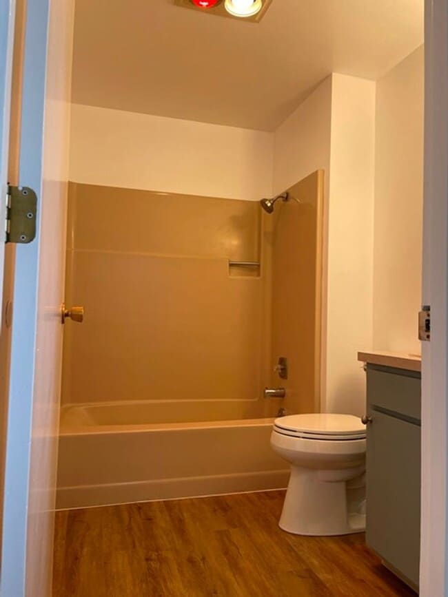 Building Photo - 2 bedroom townhouse