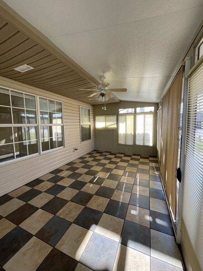 Building Photo - Maryville 37801 - 2 bedroom, 2 bath condo with a 1-car garage & sunroom - Call Tom Parry (865) 60...