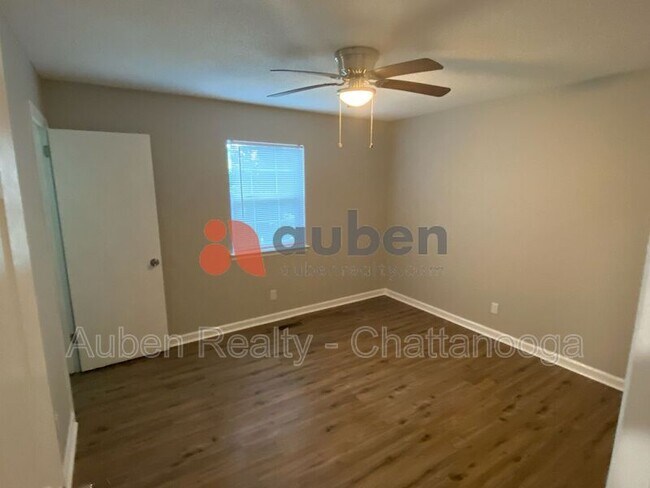 Building Photo - 1529 N Chester Rd