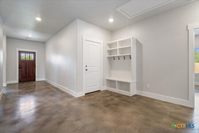 Building Photo - 223 Timberline Dr