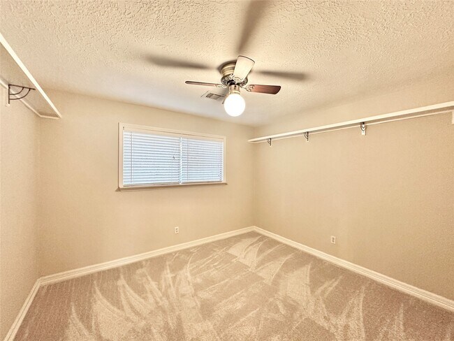 Building Photo - 65 Hickory Oak Dr