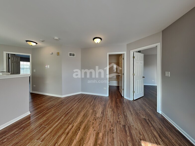 Building Photo - 2923 White Thorn Cir