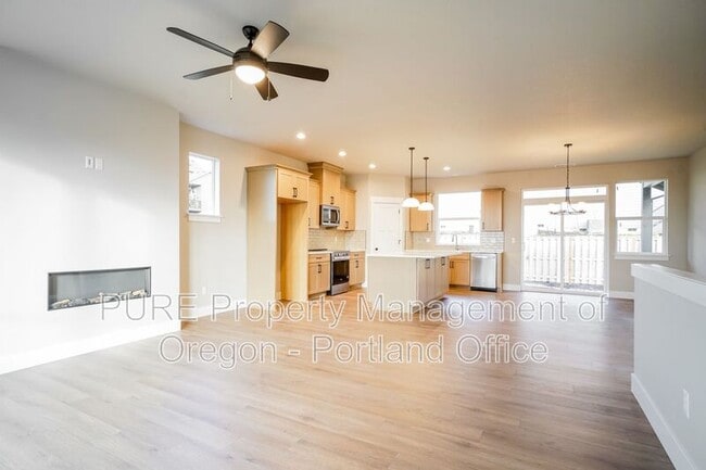 Building Photo - 2659 NE Justus Ave