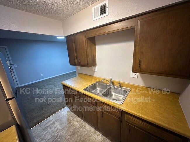 Building Photo - 812 E Walnut St