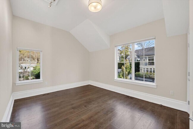 Building Photo - 4964 Eskridge Terrace NW
