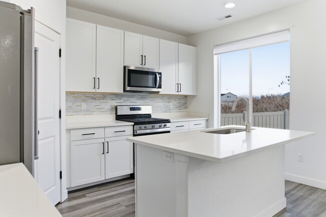 Building Photo - 3083 S Yellow Bill Dr