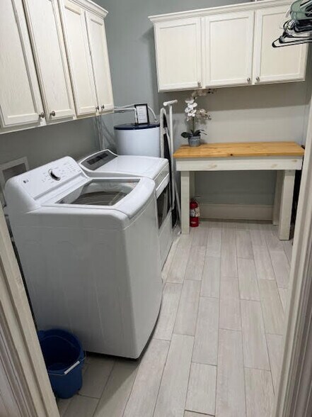 Laundry - 210 Maple Dr