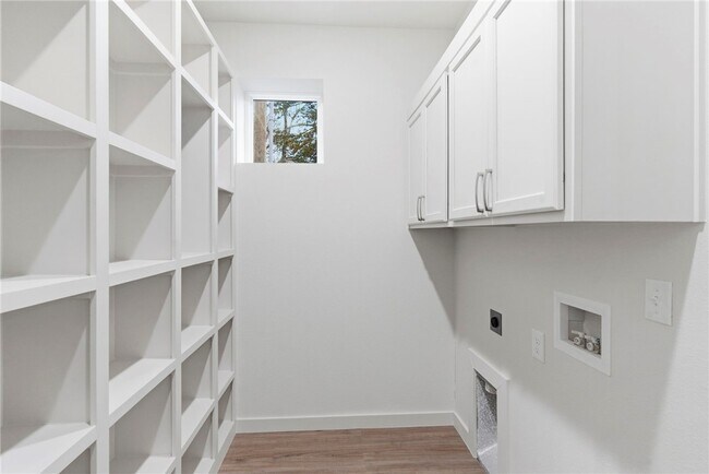 Building Photo - 567 S Blair Ave