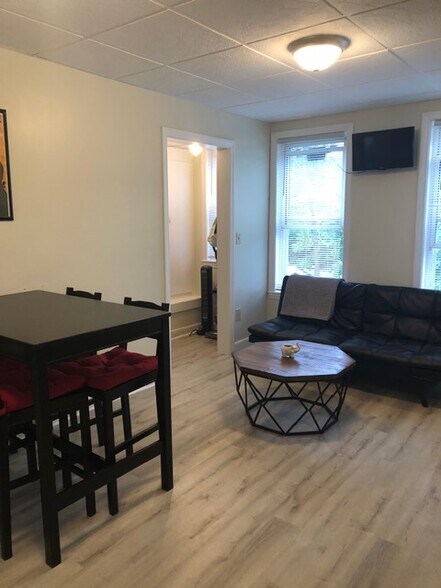 Building Photo - 77 Lyman Ave