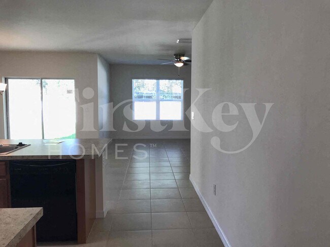 Building Photo - 620 SE 1st Pl