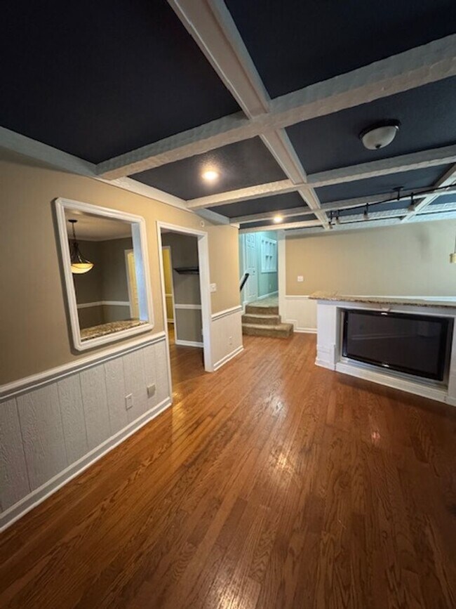 Building Photo - 404 Todd Dr