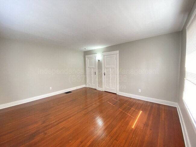 Building Photo - 26 W Beechwood Ave
