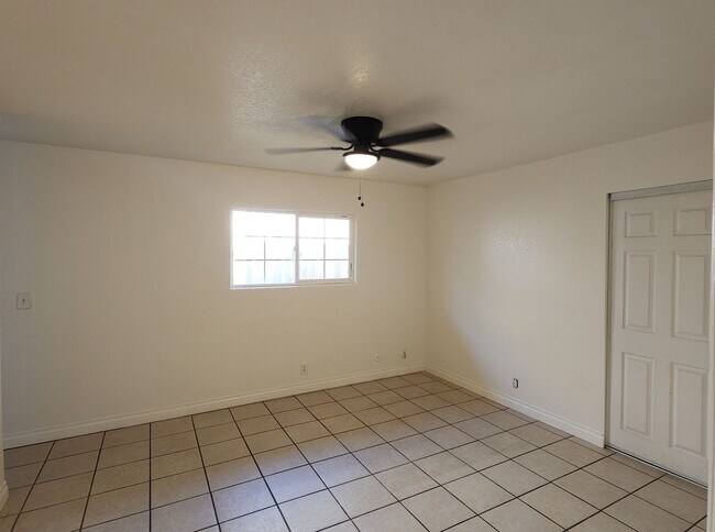 Building Photo - Your Perfect Ventura Retreat 4 bedroom 2 f...