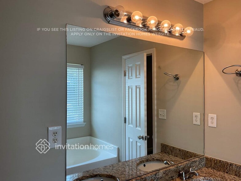 Building Photo - 4890 Larkspur Ln