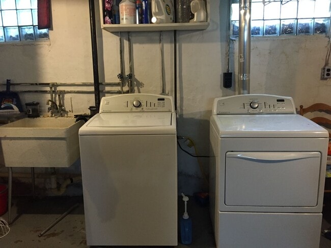 Building Photo - 630 N 16th Ave E