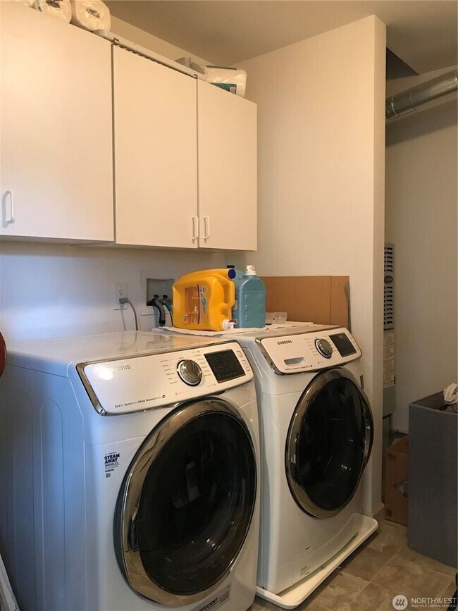 Building Photo - 2bd/2ba Kirkland Condo