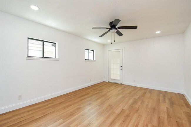 Building Photo - 5019 Stillbrooke Dr