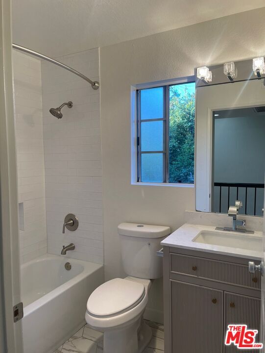 Building Photo - 7327 Willoughby Ave