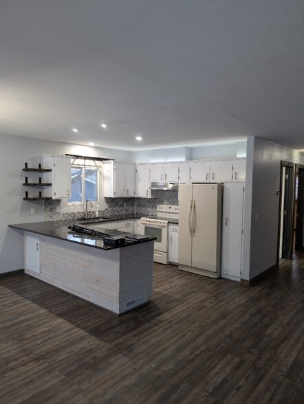 Building Photo - 8381 5th St NE