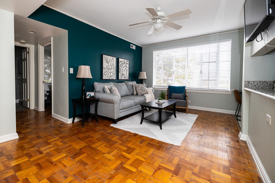 Primary Photo - 1700 N Elm St