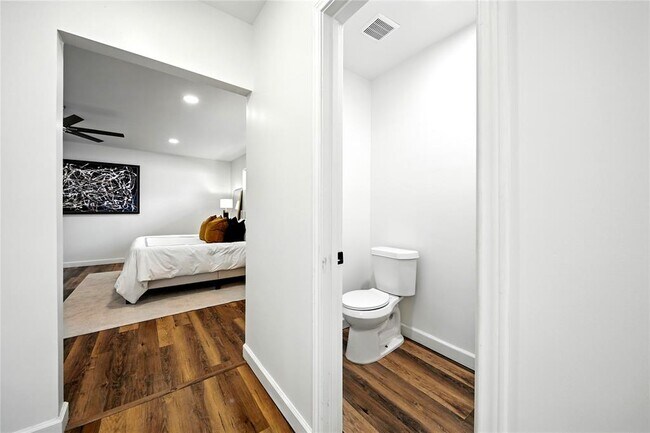 Building Photo - 1610 Antoine Dr