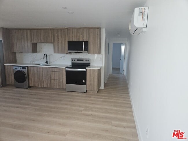 Building Photo - 3209 W 18th St