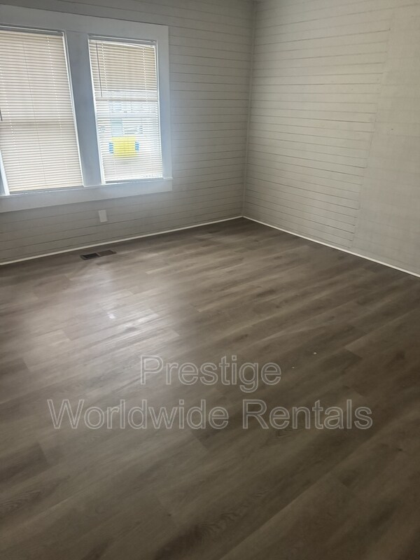 Building Photo - 3905 Oates Ave