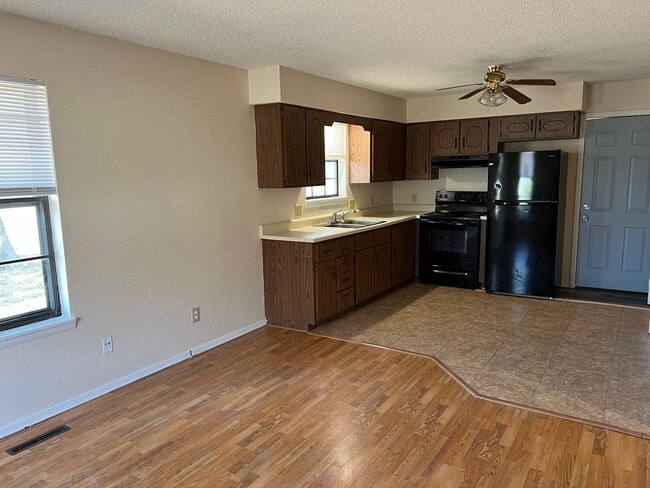 Building Photo - Great Duplex!